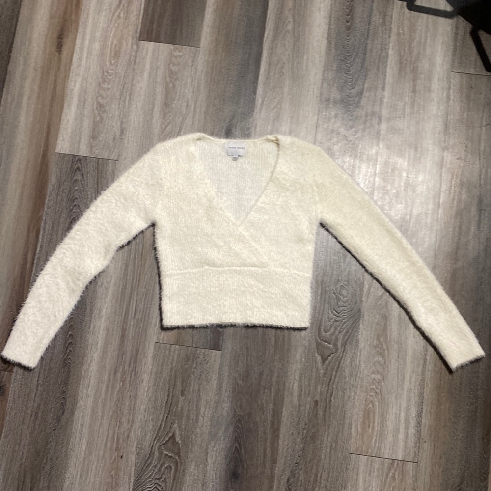 Pink Rose White Fuzzy Crossover V-Neck Sweater Women’s Small